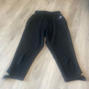 🏁 Gymshark black athletic slouchy capris size  XS